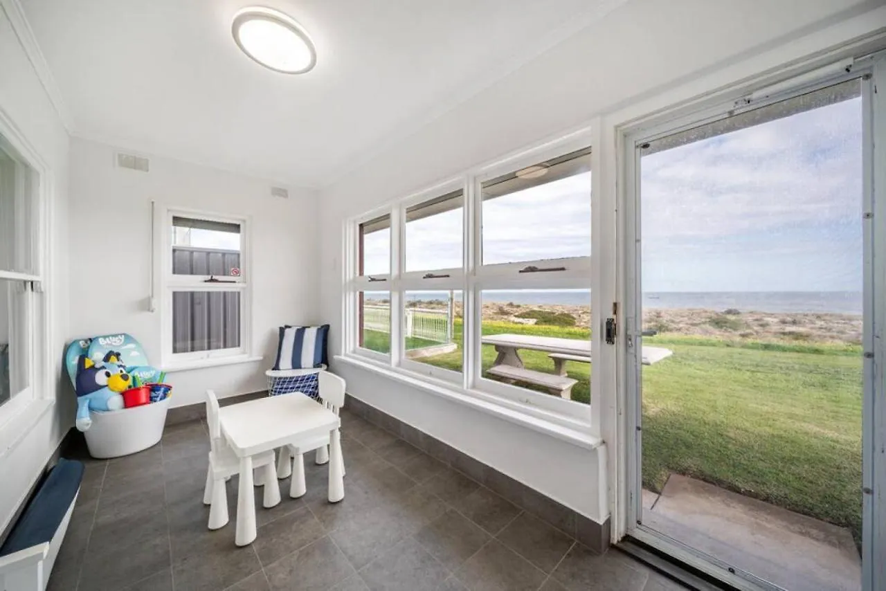 The Breeze At Tennyson Grange Holiday home
