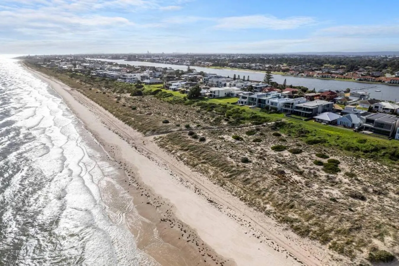 The Breeze At Tennyson location